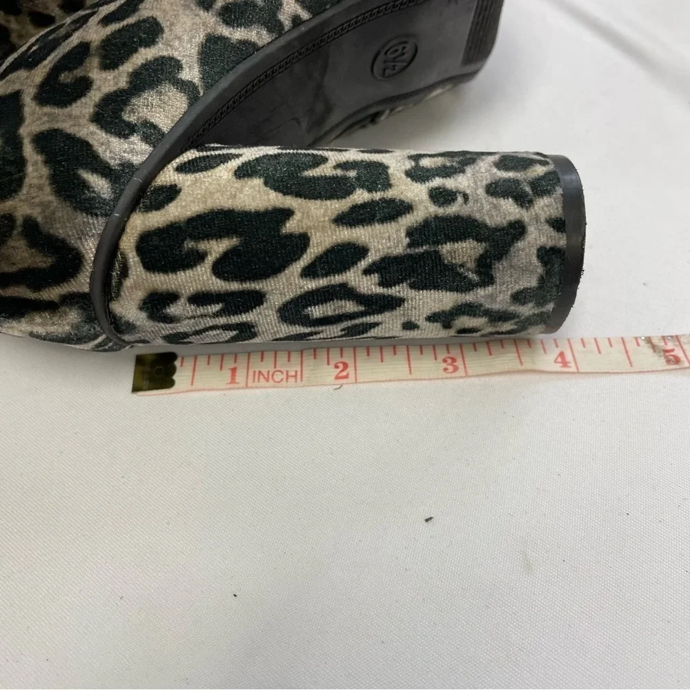 Leopard ankle boot size 6 1/2  Black 4
